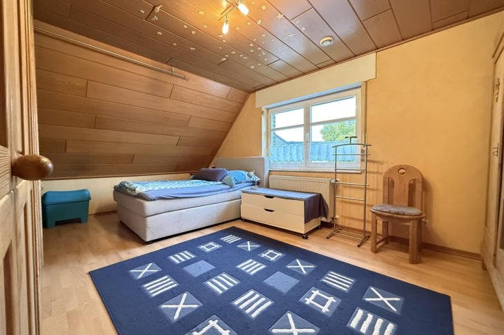 1. Arbeits/-Kinderzimmer DG