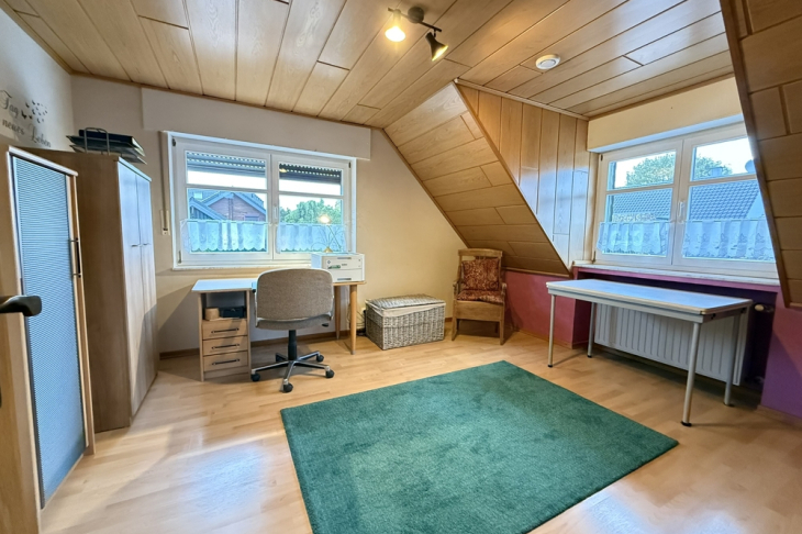 2. Arbeits/-Kinderzimmer DG