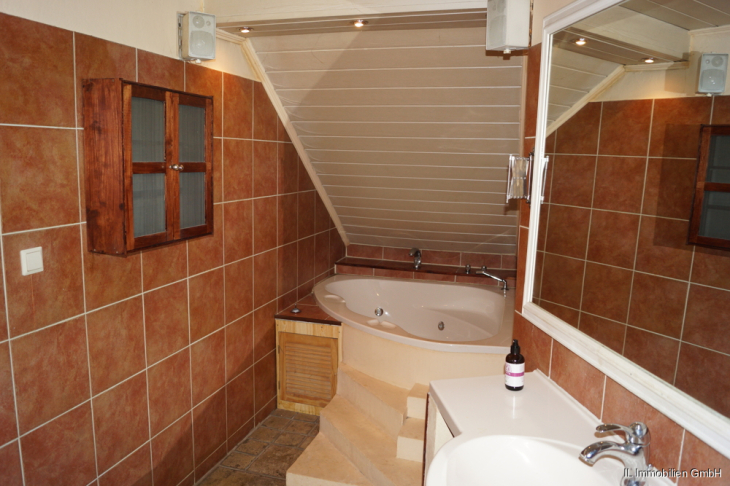 Bad (Ansicht Eckbadewane)