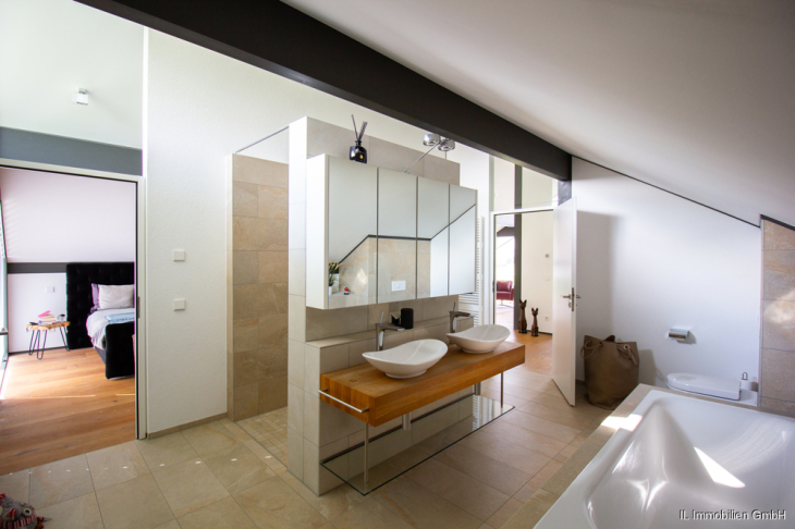 Bad - Blick in Richtung Schlafzimmer