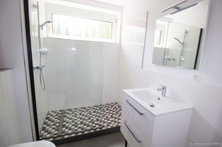Bad mit Dusche