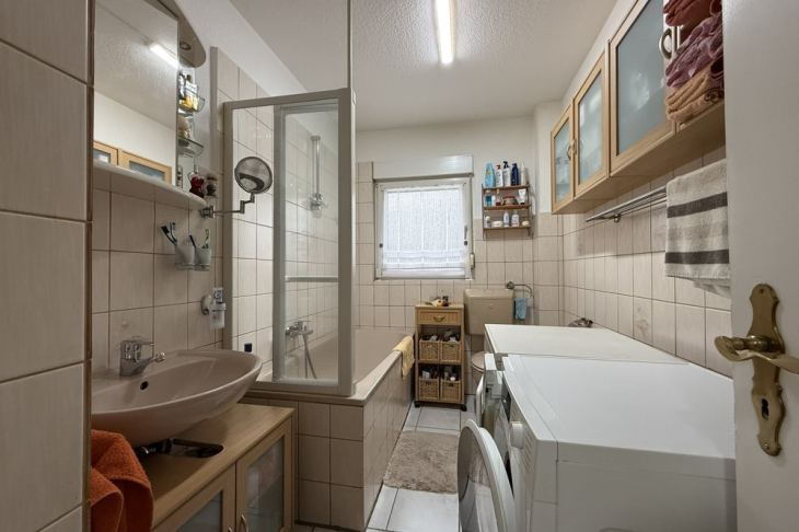 Bad Wohnung Obergeschoss