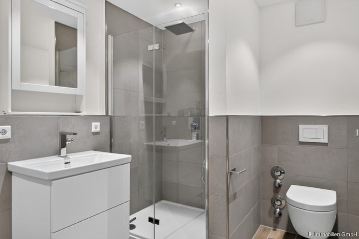 Badezimmer Blickrichtung Dusche