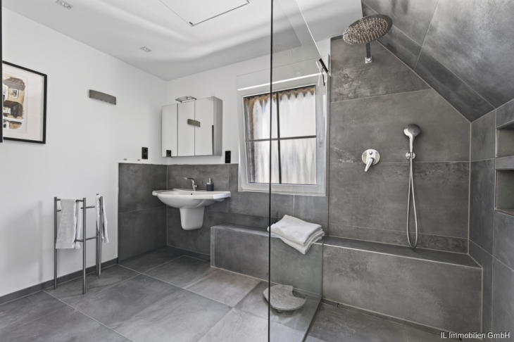 Badezimmer im OG