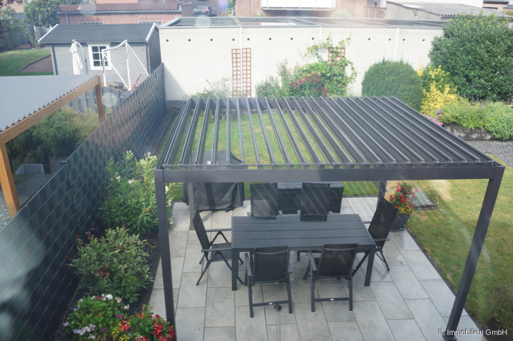 Blick von oben in den Garten