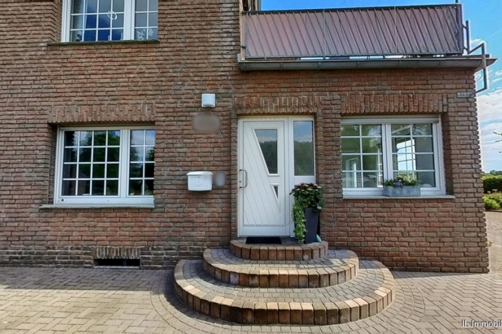 Eingang zum Obergeschoss und Appartement