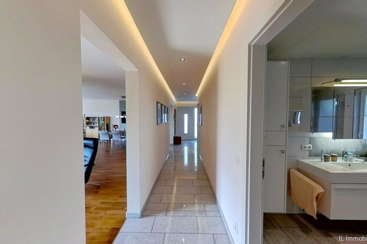 Flur Blickrichtung Hauseingang