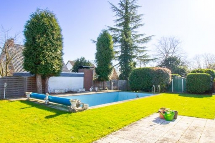 Garten mit Pool