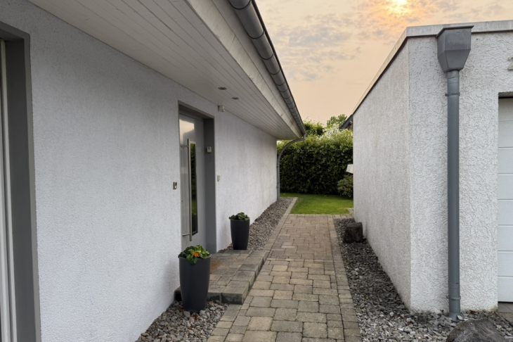 Gehweg am Eingang