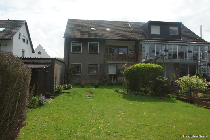 Hausansicht Garage & Garten