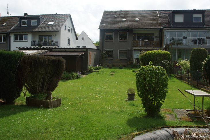 Hausansicht hinten & Garage