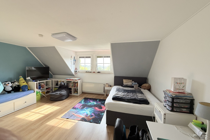 Kinder-/Arbeitszimmer