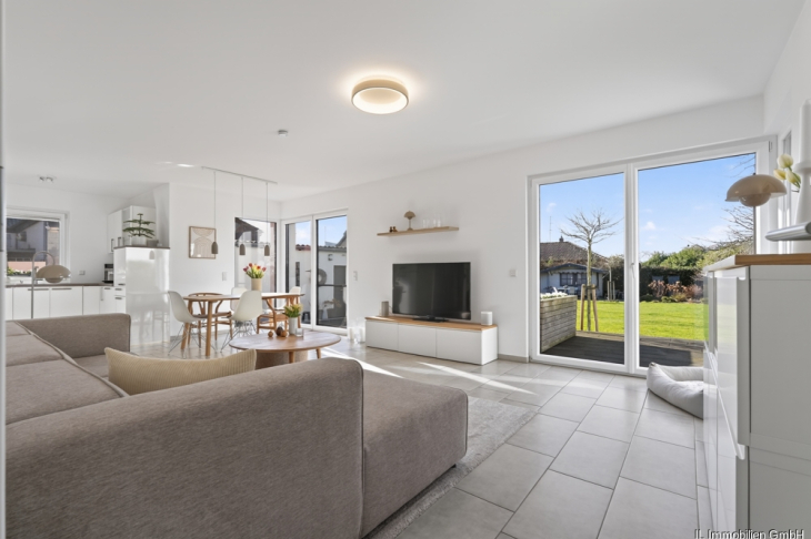 Neubau/Altbau WHG 2 1 Wohn-/Esszimmer inkl. offener Küche