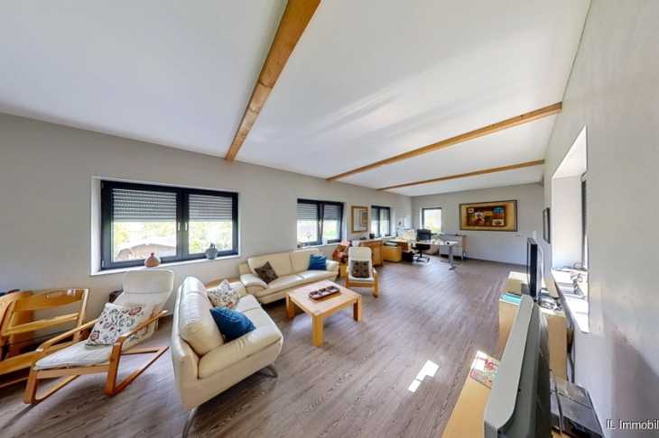 Obergeschoss mit Blick in den Raum