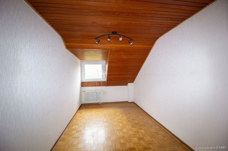 Raum 1 DG-Wohnung