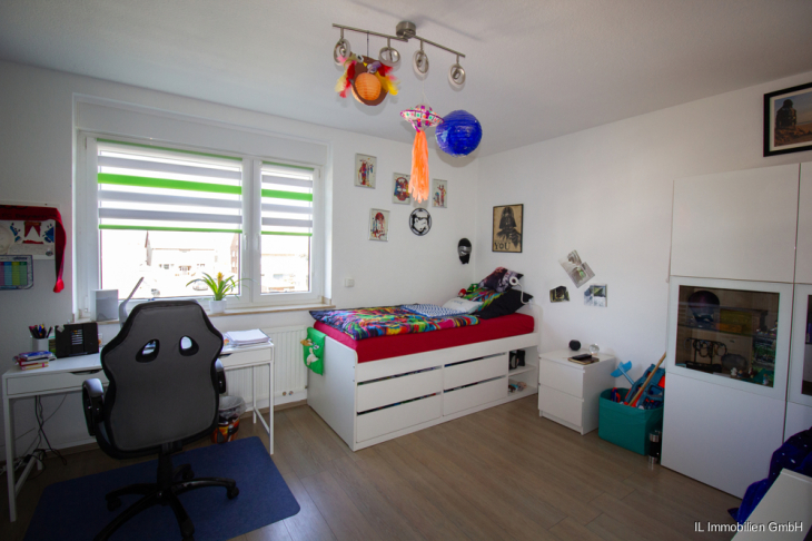 Schlafzimmer (zur Zeit als Kinderzimmer genutzt)