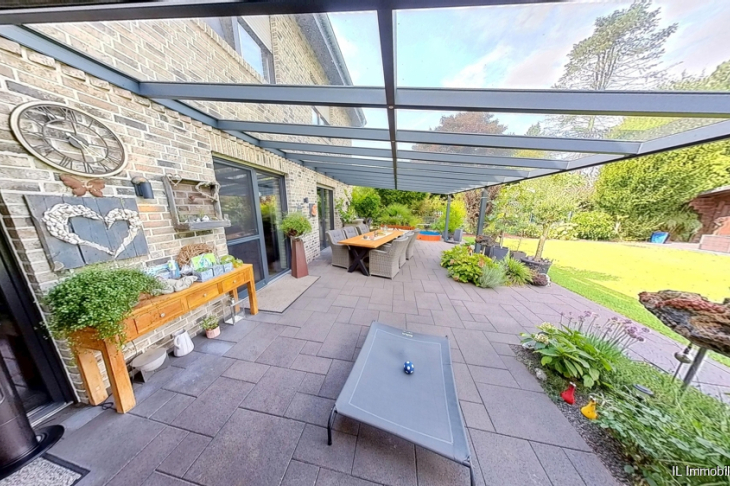 Terrasse mit Glasüberdachung