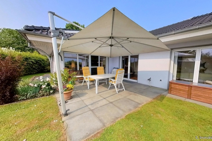 Terrasse mit Glatz Sonnenschirm