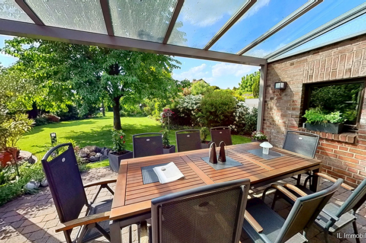 Terrasse mit Überdachung