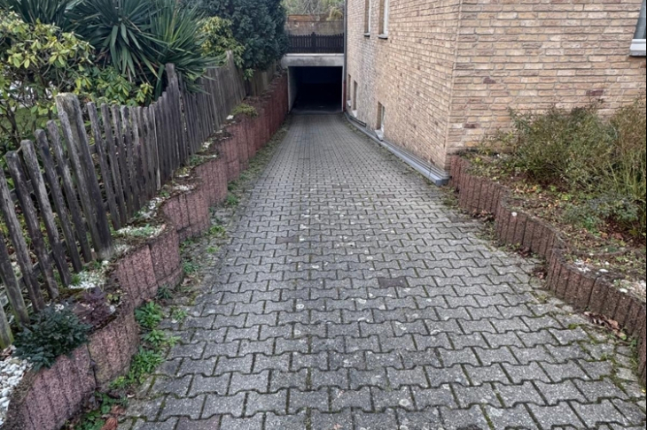 Tiefgarageneinfahrt