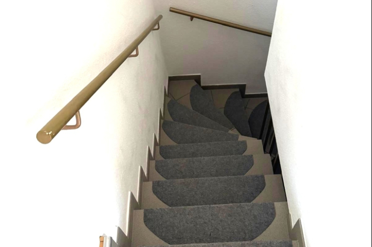 Treppe von der Wohnung in den Souterrainbereich