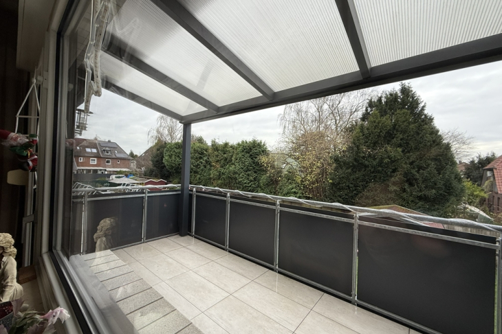 Überdachter Balkon Wohnung Obergeschoss