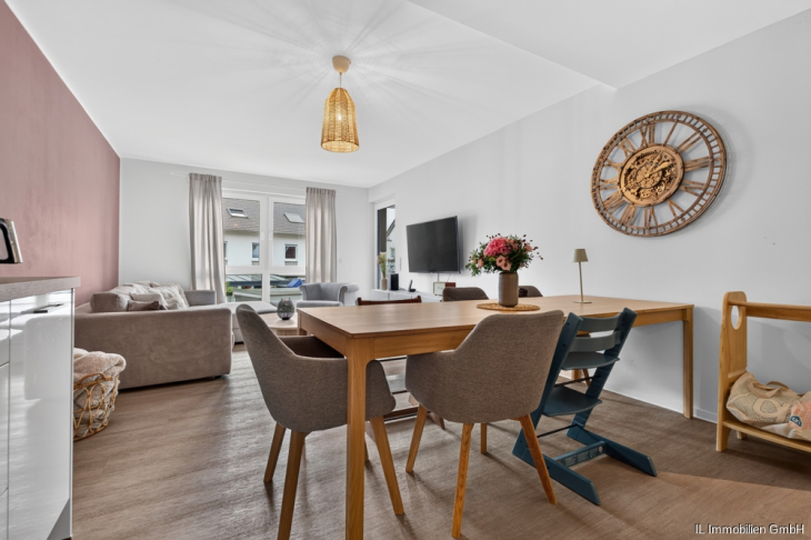 Wohn-Essbereich Blickrichtung Balkon 